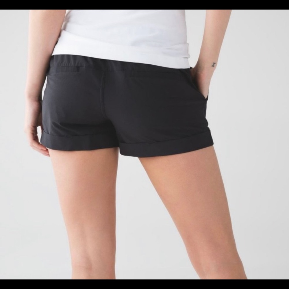 LULULEMON Black Spring Break Away Short 2 EUC - Picture 5 of 9